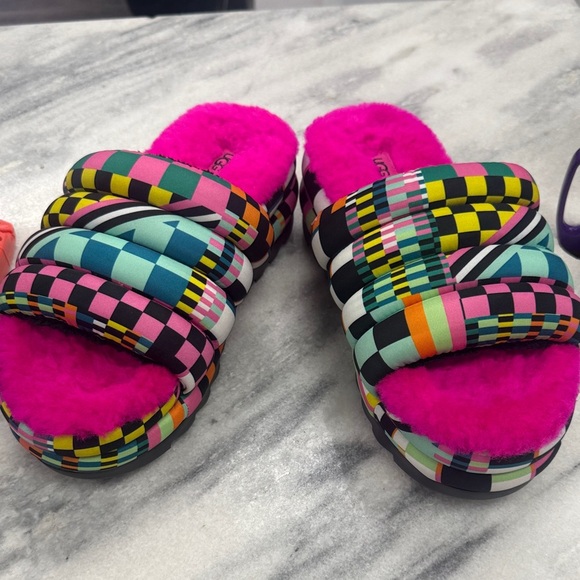 UGG Checks Slides Pink - Picture 1 of 5